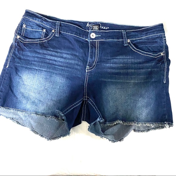 Ariya | Shorts | Ariya Jean Cut Shorts 